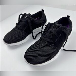 Brand new easy-spirit lightweight canvas mesh tennis shoes. Size 8.